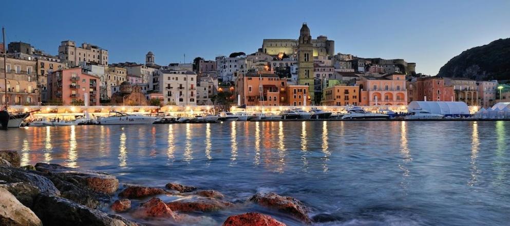 Oltre Il Mare Guest House Gaeta Bagian luar foto