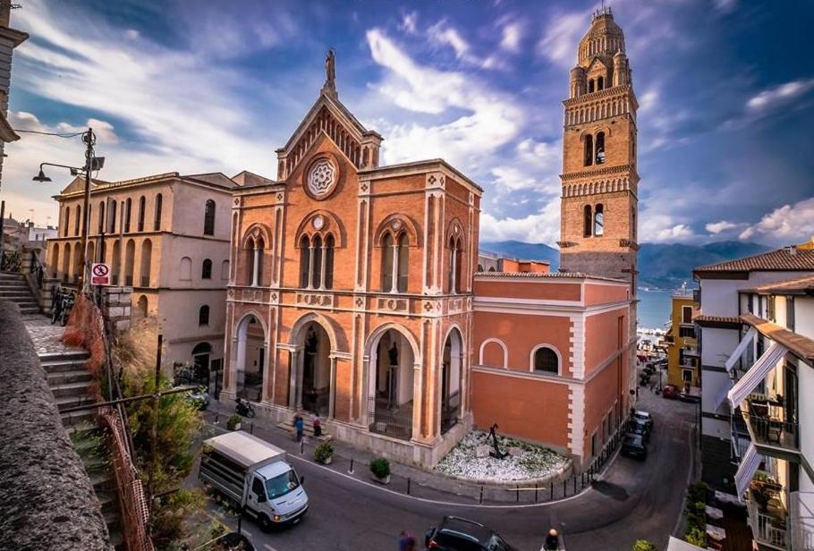 Oltre Il Mare Guest House Gaeta Bagian luar foto