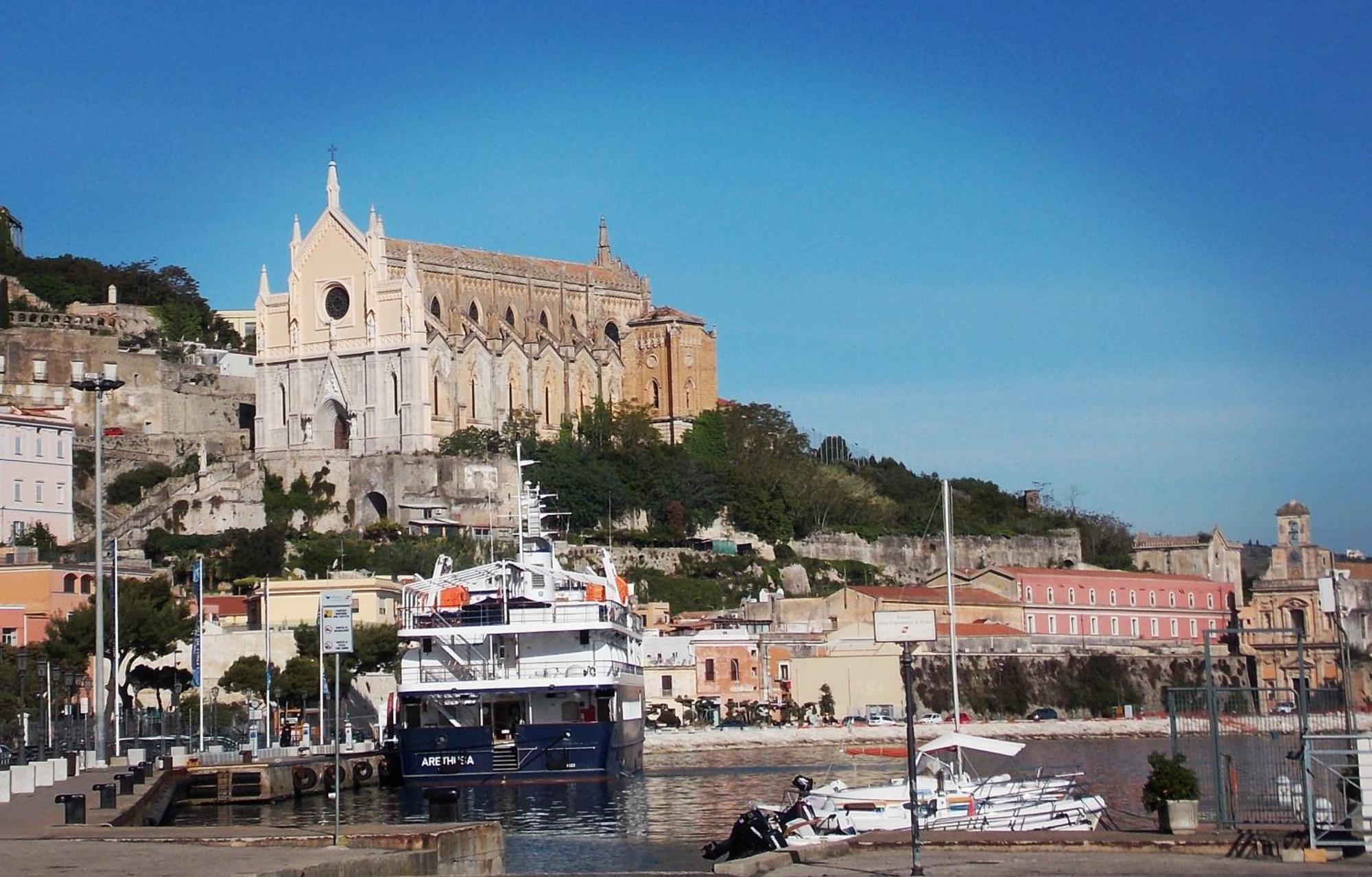 Oltre Il Mare Guest House Gaeta Bagian luar foto
