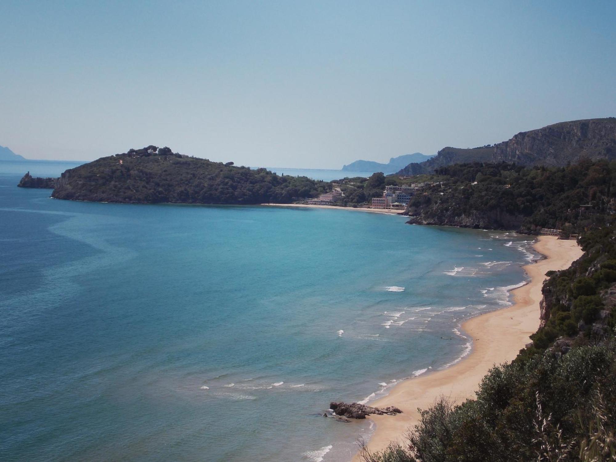 Oltre Il Mare Guest House Gaeta Bagian luar foto