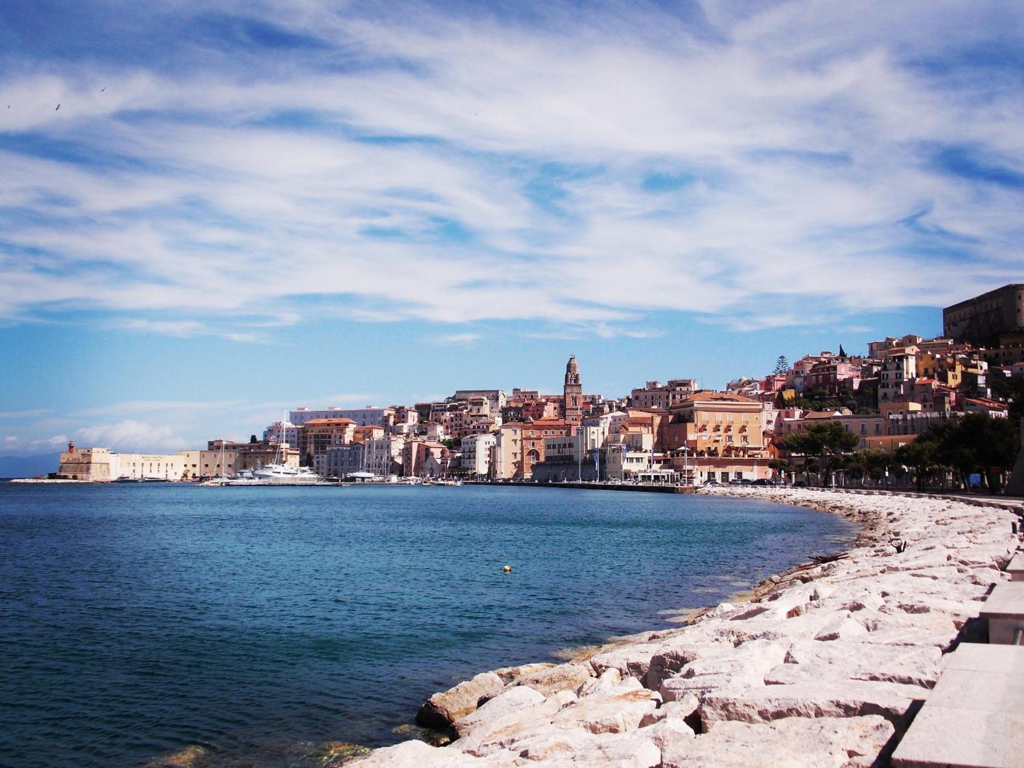 Oltre Il Mare Guest House Gaeta Bagian luar foto