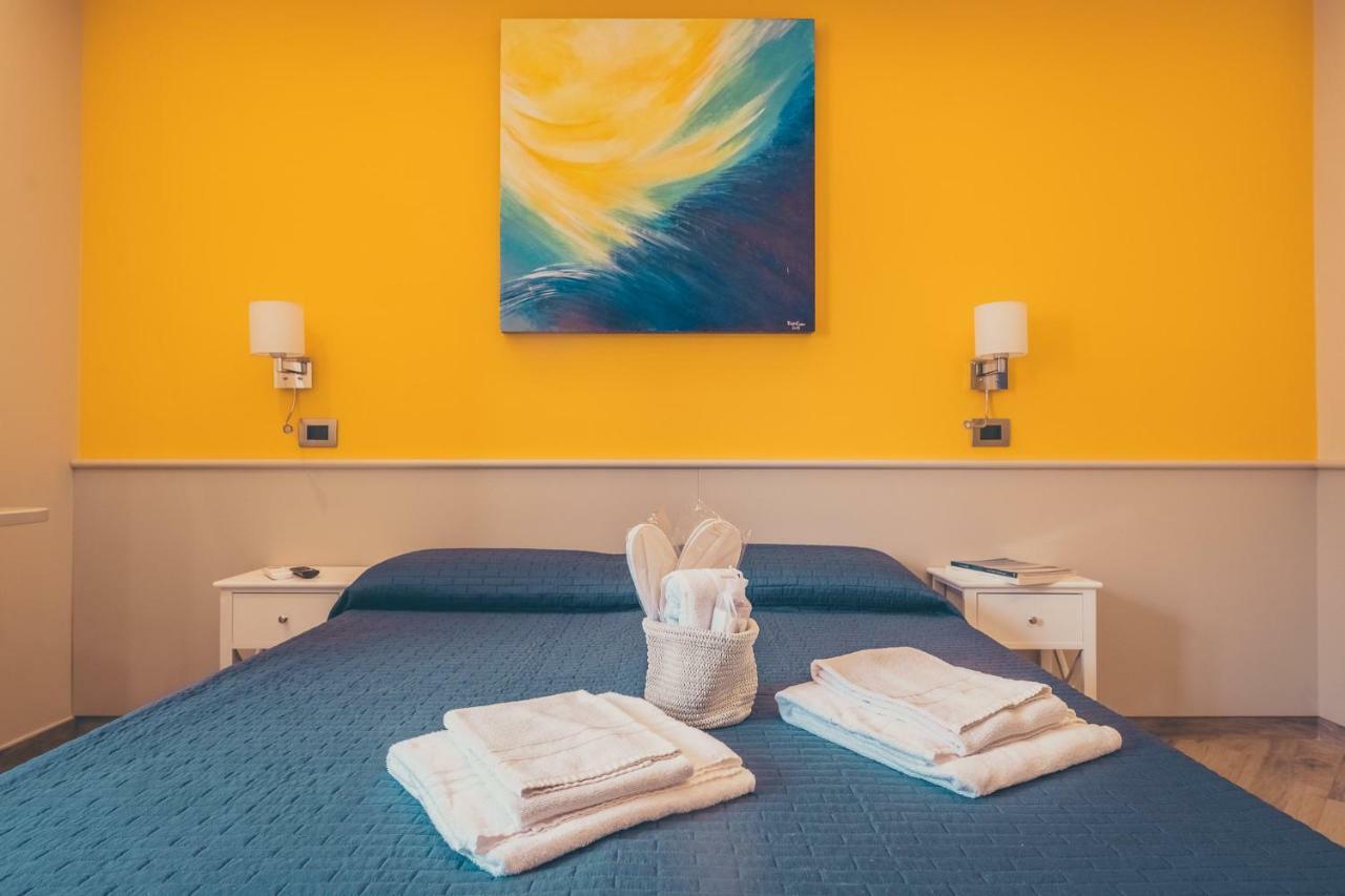 Oltre Il Mare Guest House Gaeta Bagian luar foto