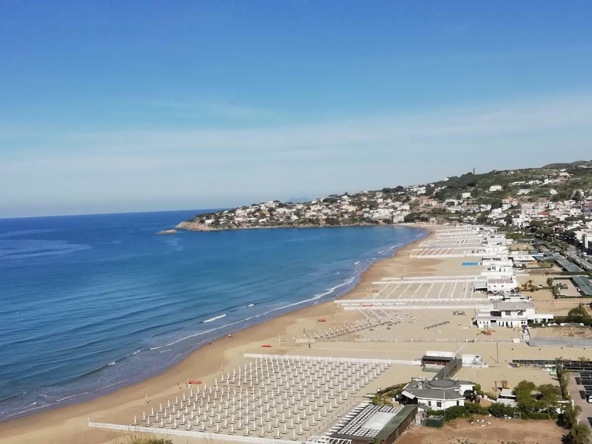 Oltre Il Mare Guest House Gaeta Bagian luar foto