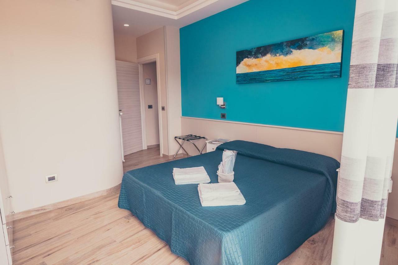 Oltre Il Mare Guest House Gaeta Bagian luar foto