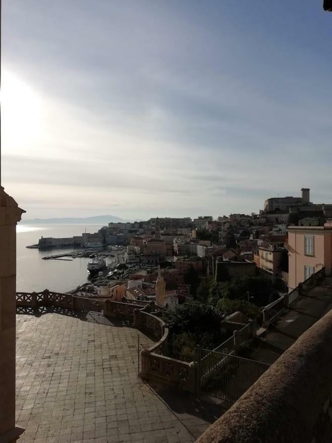Oltre Il Mare Guest House Gaeta Bagian luar foto