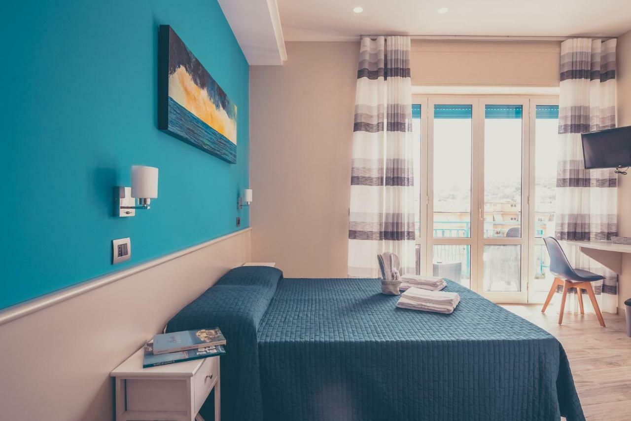 Oltre Il Mare Guest House Gaeta Bagian luar foto